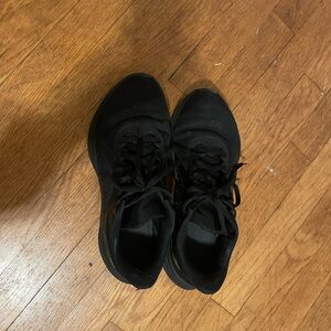 Nike Black Low-Top Athletic Sneakers